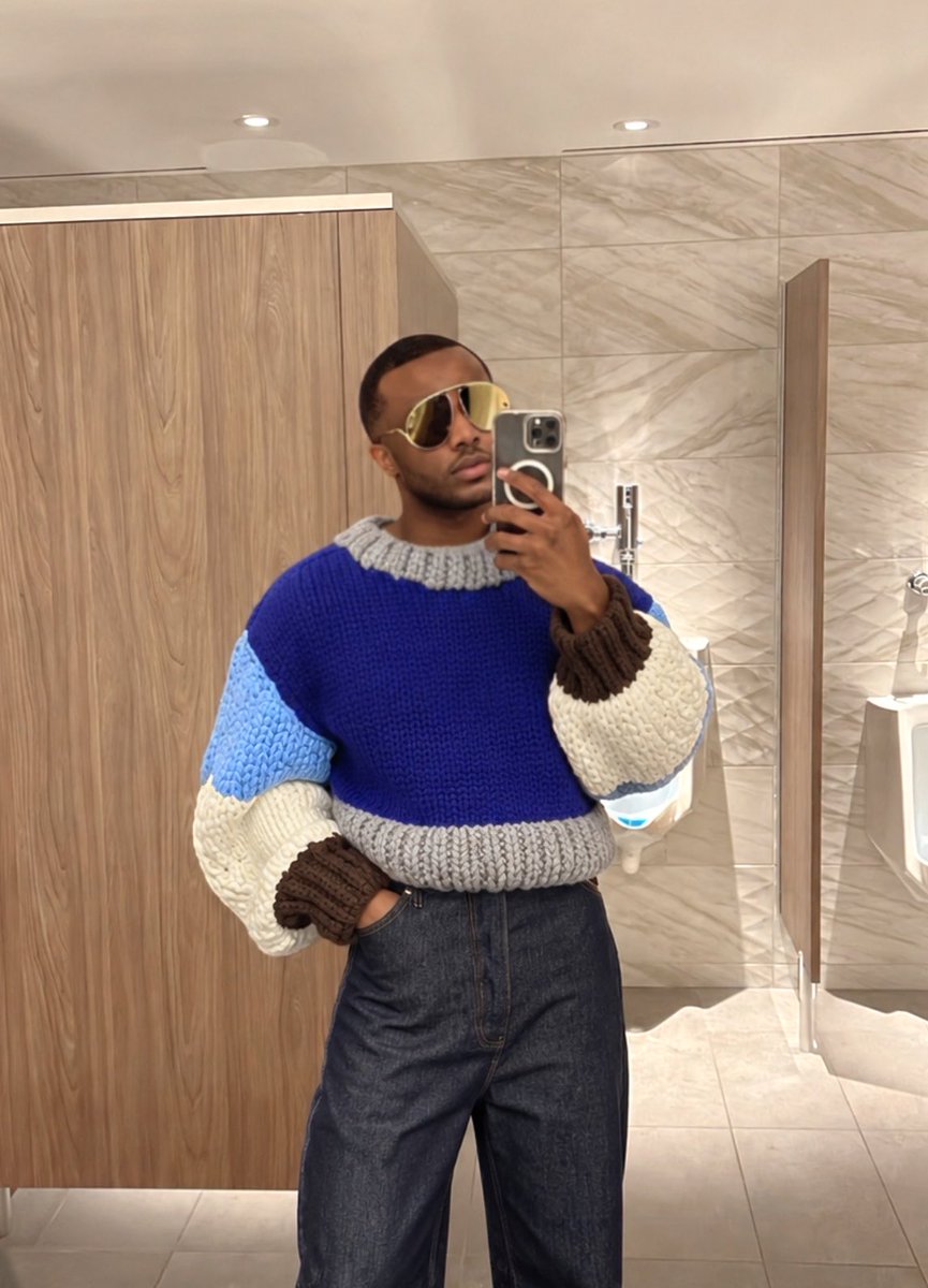 Iam__Frank's tweet photo. Fall is when my wardrobe really comes alive. https://t.co/sAFvqIRcoX