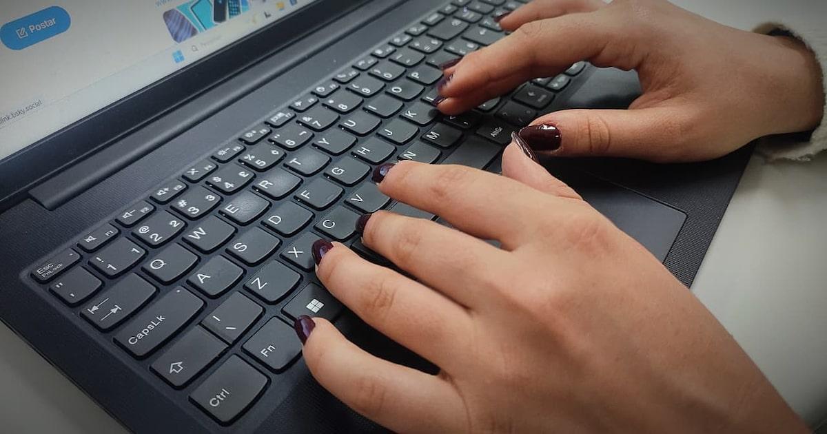 Tec_Mundo's tweet photo. IA já é usada por empresas brasileiras, mas falta integração aos processos | Estudo com mais de 300 profissionais de RH, financeiro e facilities aponta que adoção individual da tecnologia não se traduz em maturidade corporativa; no RH, 92% das áreas ... https://t.co/5C75diQ0QI https://t.co/OhWARzoky2