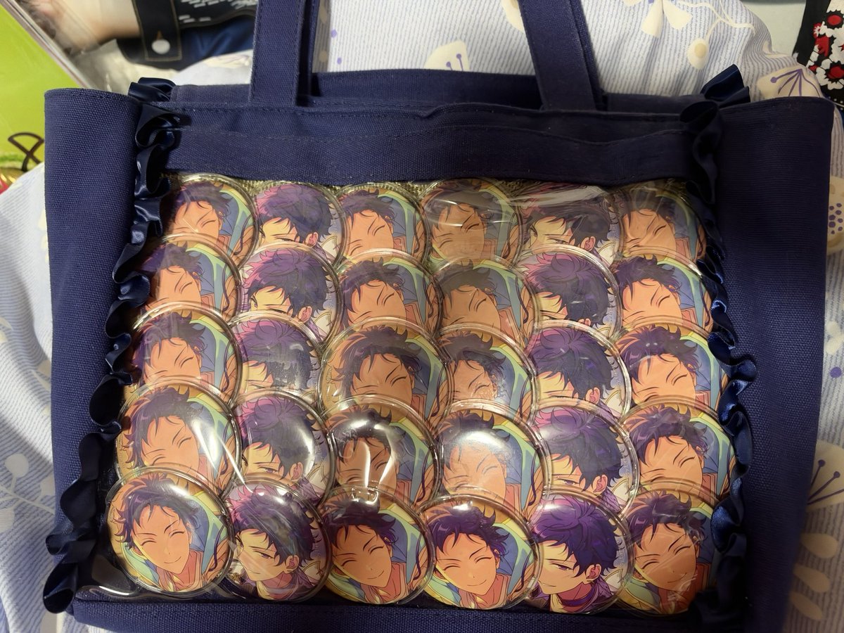 MAIKO_823's tweet photo. 【譲渡】痛バ あんスタ 伏見弓弦
②紺(桃源郷)缶バッジ30個
担降りする為お譲り先を探しております。
全ての缶バッジにカバーが付けてあります。バッグには直に缶バッジは付けていません。間にシートが入っており、そちらに付けています。お渡しは分解せずこのまま。▶︎続き https://t.co/91s5JaROlJ