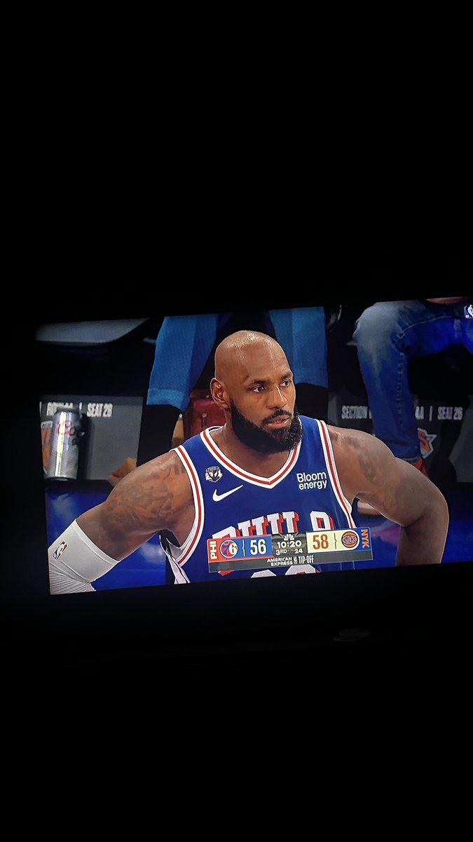 beeca's tweet photo. nba de volta e eu finalmente tenho um esporte pra ver só por entretenimento sem querer morrer https://t.co/EVT1thKs4f