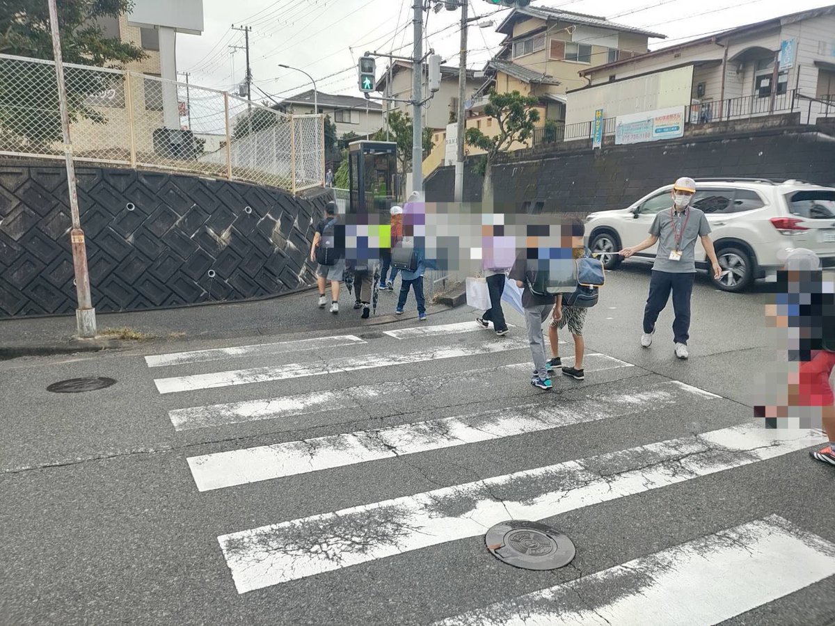 ynagatani3's tweet photo. 10月21日（水）豊能町
皆さま、おはようございます。 
今朝は少し蒸し暑いですね。
今日の天気はくもり☁時々雨☔
予想最高気温は27℃です。
子ども達は元気に班登校しました🏫
見守りは無事故で終了🧒　
今日も一日、ご安全に😀
#豊能町　#朝のご挨拶　
#子ども見守り　#今日も元気に https://t.co/iPwWJxDU1r