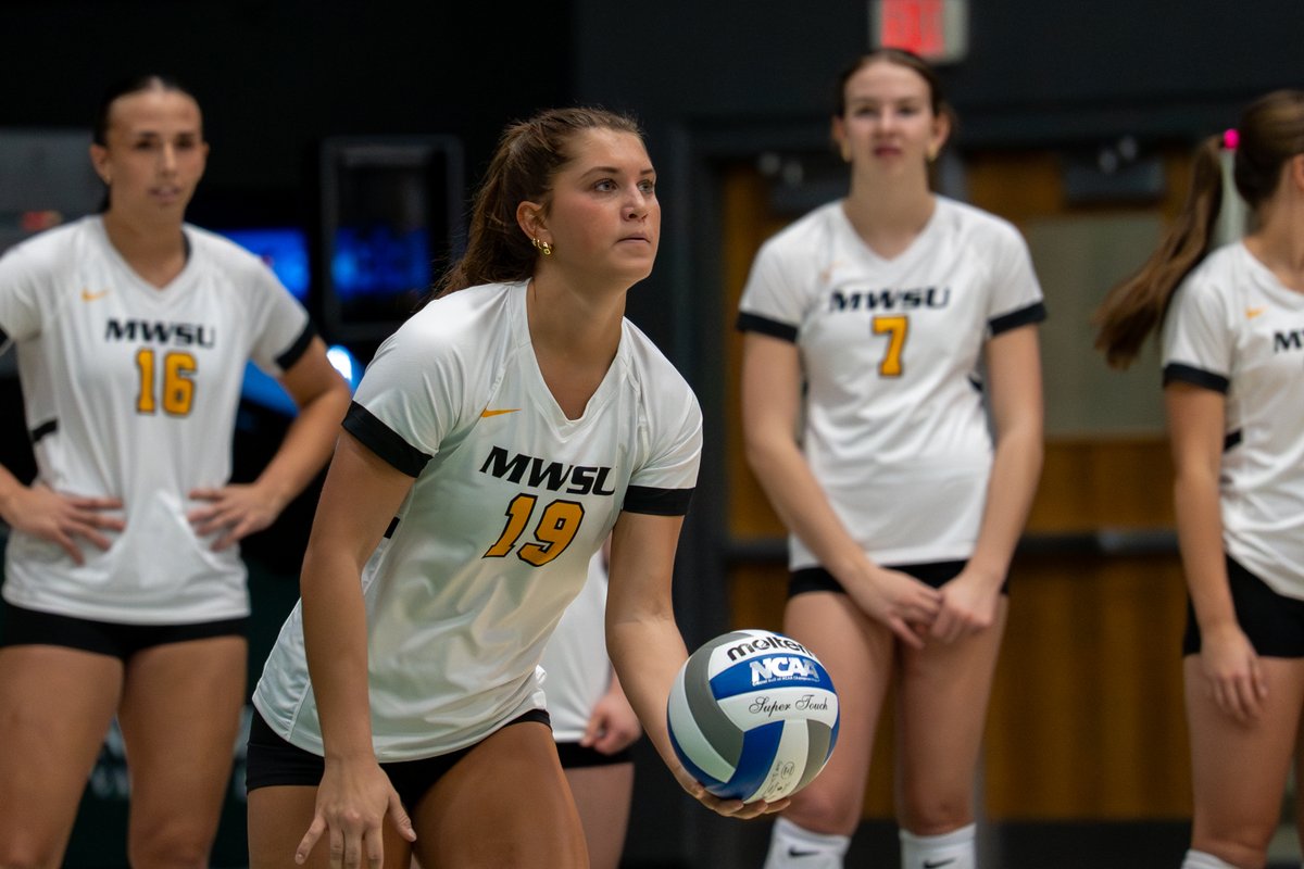 MWSUGriffons's tweet photo. Taking care of business💪🏐

No. 11 Griffon Volleyball completes the season sweep of Northwest Missouri State with a straight-set victory to improve to 18-3, 6-1 MIAA!

📰https://t.co/yf1TpynSkg

#GriffUp🦅🦁 https://t.co/Ht01tqY2lm