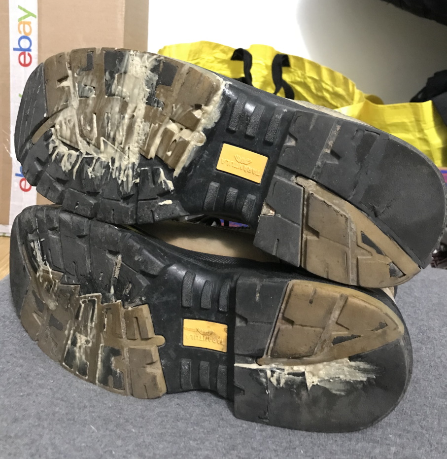 Poutine33's tweet photo. Fix your cracked damaged and worn boots , instead of buying new ones. Ripped soles cracks filled with  PL glue
😍🧐🤓🥾🌧️❄️
#bootsfix
#PLglue
#hack
#dacota 
#boots https://t.co/DV9fKAJTYN