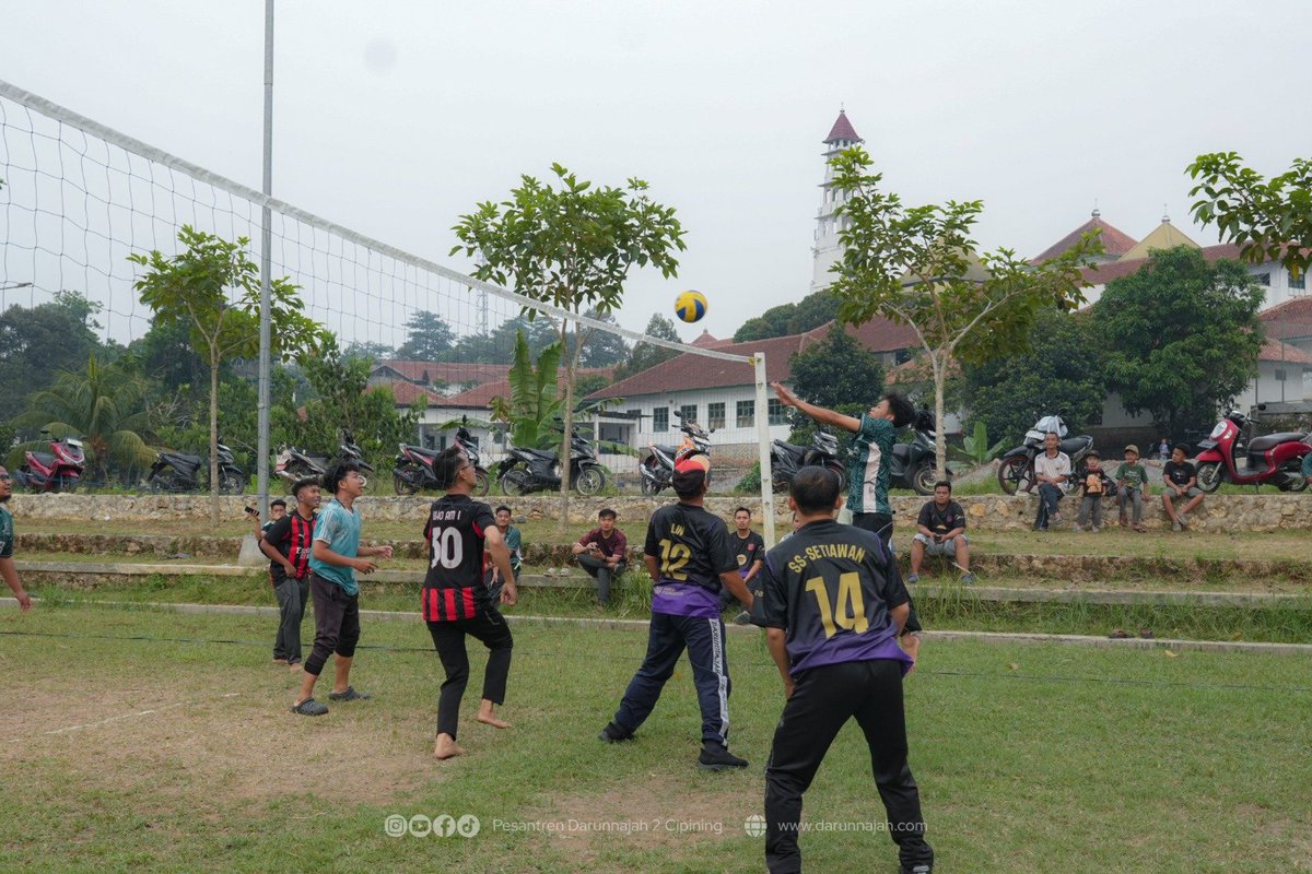 pesantrendn2's tweet photo. SUASANA LOMBA VOLLY LIGA GURU DAY 2
Pesantren Darunnajah 2 Cipining

Sabtu, 17 Oktober 2026 https://t.co/FhwGpVaGWT