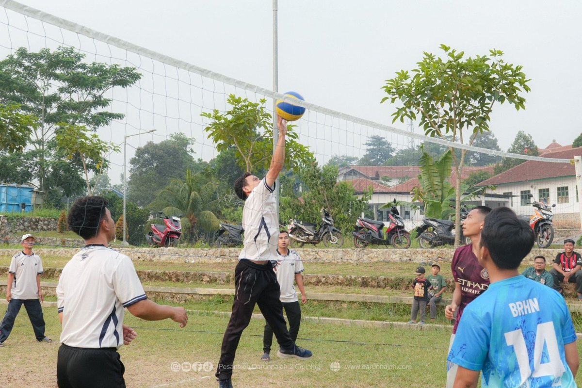 pesantrendn2's tweet photo. SUASANA LOMBA VOLLY LIGA GURU DAY 2
Pesantren Darunnajah 2 Cipining

Sabtu, 17 Oktober 2026 https://t.co/FhwGpVaGWT
