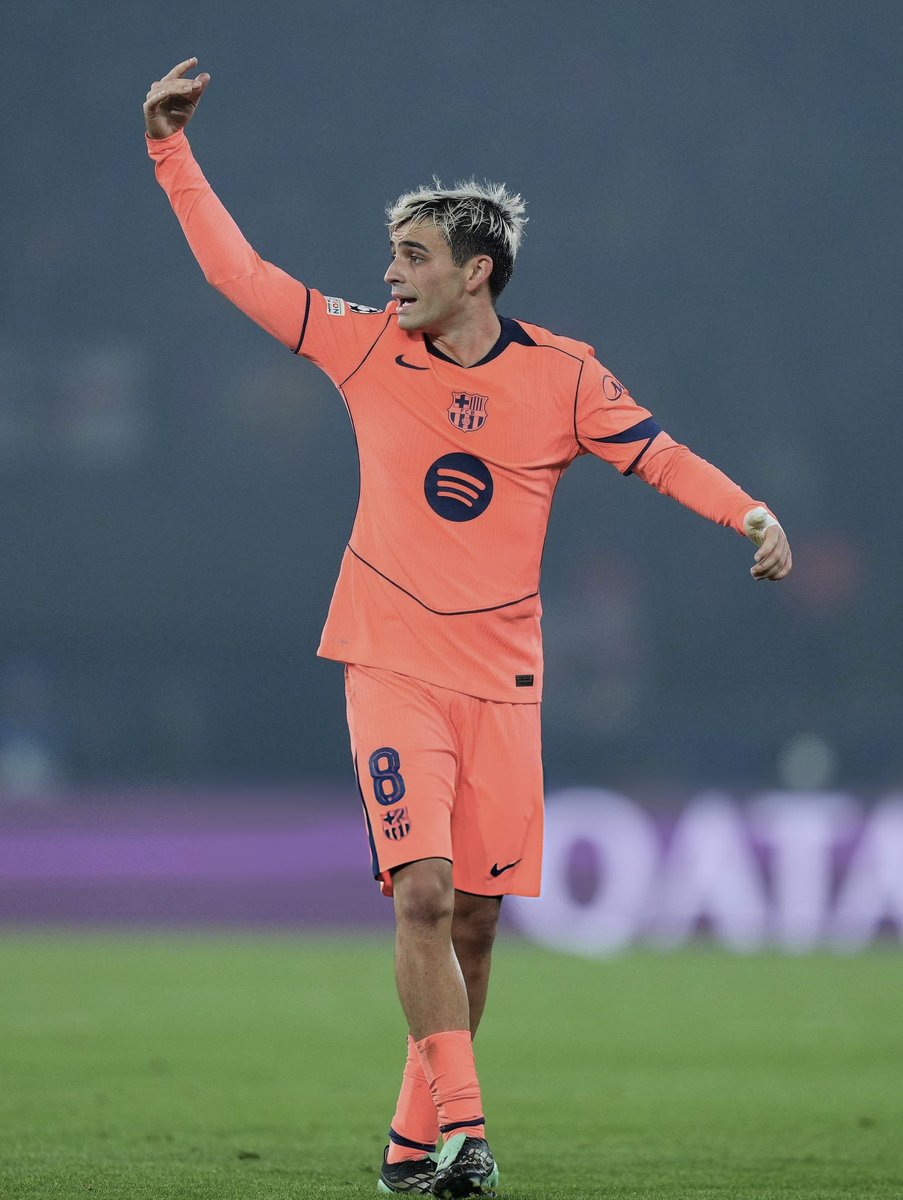 appiecule's tweet photo. I wish people would pay attention to how dramatically the game changed after Pedri came off. Even Rodri couldn’t handle Vitinha, Neves and Fabián alone, and Gavi couldn’t do half of what Pedri was doing.

He was practically running PSG’s entire midfield by himself. A true maestro who controlled everything on the pitch, dictated the tempo whenever he wanted, and found passing lanes in the tightest spaces to play through the press.

Even when we were trailing late in the first half, he produced a sensational assist to send Fermín through on goal, only for him to waste the chance with a poor finish. Once Pedri came off, we lost control of everything. The spaces opened up, Vitinha and Fabián had more freedom to push forward, and we ended up conceding 3 goals and losing the game. I’m convinced that if Pedri had stayed on, especially after we had just equalised, we would have had a huge chance of winning.

Players like Pedri can only be truly appreciated by people who genuinely understand football and recognise just how difficult what he does really is.