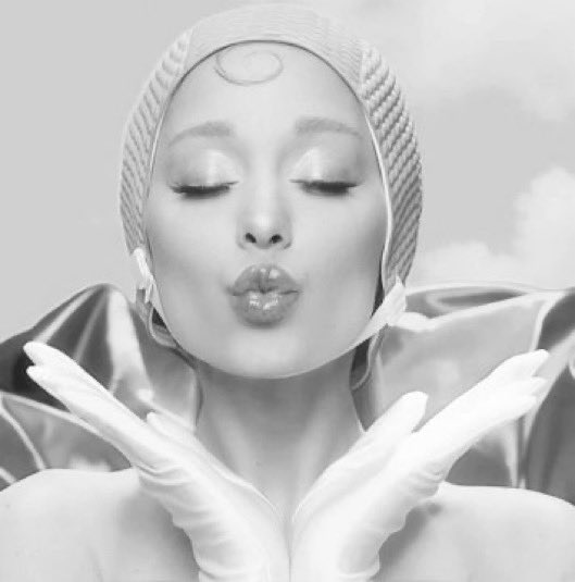 warningsover's tweet photo. angel face https://t.co/SU6U0vqcoS