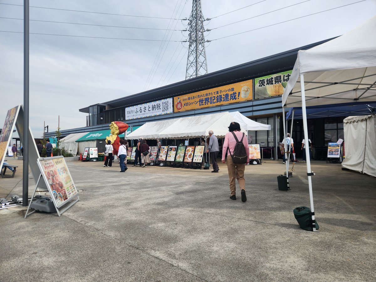 ProjectBicky's tweet photo. #道の駅常総 到着🚴‍♂️💨
メロンフェア🍈やってますね🎵
何か食べようと思ったけど混んでるし、オルターロックの調子が悪くてセキュリティかけられないから断念🤣

#ロードバイク
#トレーニングライド
#朝活 https://t.co/bLgWjRkmDb