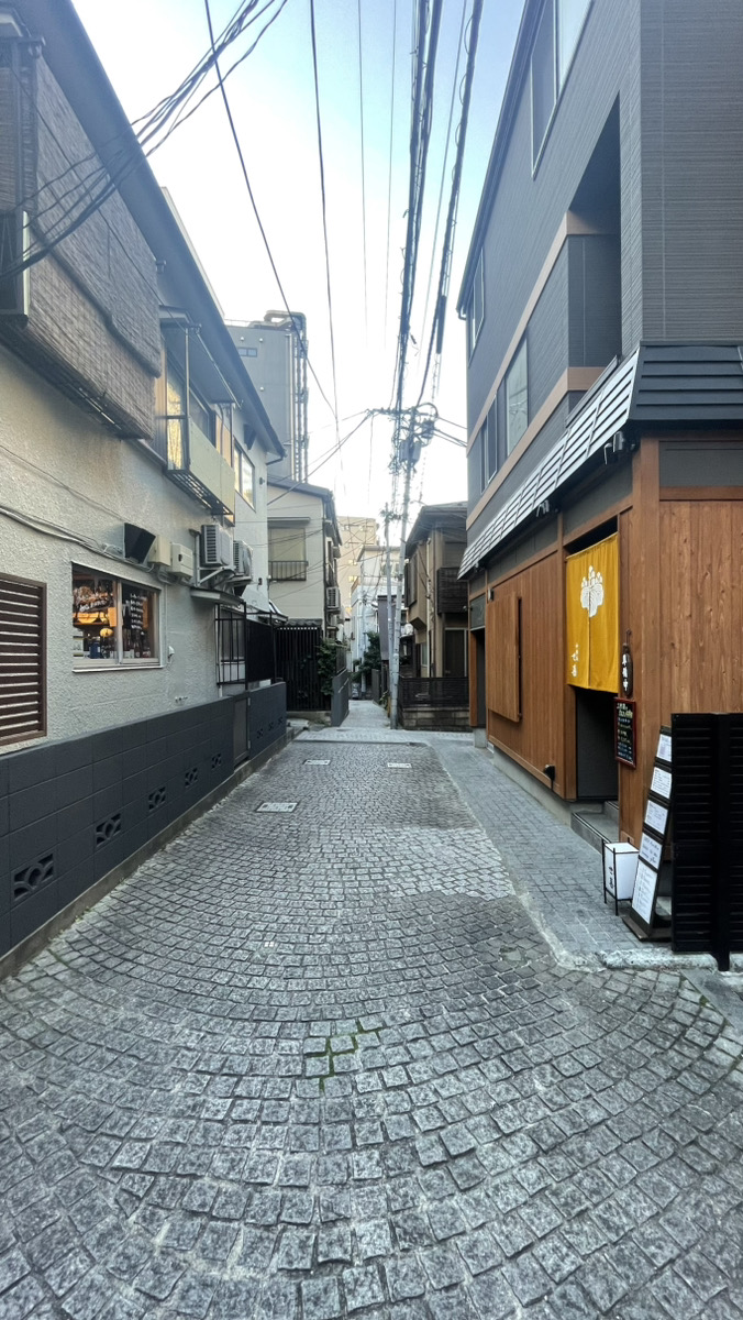 CoreTech_PR's tweet photo. ✒️社員ブログ紹介📒

今回紹介するブログには、素敵な街並みの写真がたっぷり掲載📷✨
筆者が神楽坂をお散歩した様子が綴られています！
写真とともにお楽しみください😊
https://t.co/ZlXMtM12LH https://t.co/GEIVW3qLud