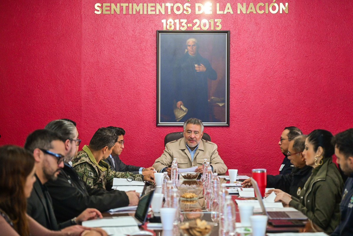 horacioduarteo's tweet photo. En el #EdoMéx, reforzamos las acciones de búsqueda de personas desaparecidas para dar respuesta a las familias que buscan a sus seres queridos, en cumplimiento de la Estrategia Nacional impulsada por la Presidenta @Claudiashein y coordinada por la @SEGOB_mx.

Por instrucción de nuestra Gobernadora @delfinagomeza, junto con el Consejero Jurídico, Jesús George Zamora, sostuve una mesa de trabajo para avanzar en la instalación del Centro Estatal de Mando y el Mecanismo Permanente de Coordinación Operativa con la Alerta Nacional de Búsqueda Inmediata.

Con la participación del Ejército Mexicano, @SEMAR_mx, @GN_MEXICO_, CNB, @FiscaliaEdomex, @SS_Edomex, @CEAVEM y la @COBUPEM, trabajaremos de manera coordinada para agilizar el intercambio de información y las acciones de búsqueda e investigación.

#ElPoderDeServir