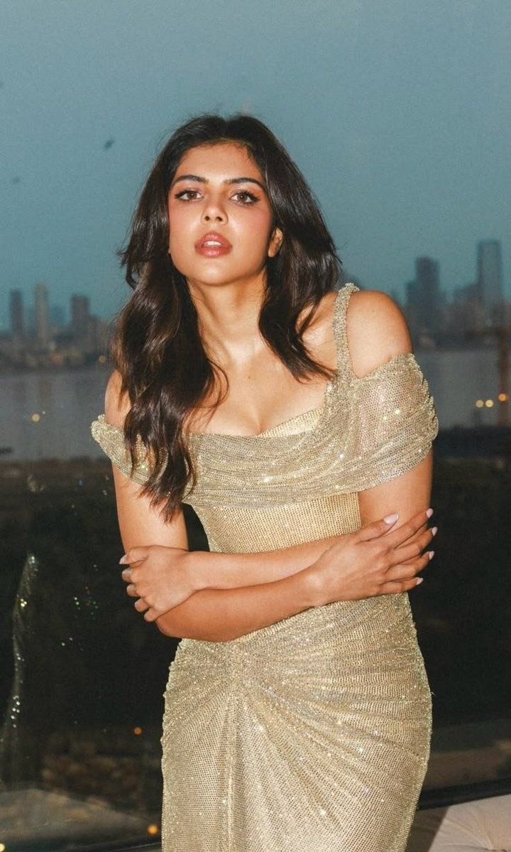 Sissyy899's tweet photo. Kulikanum....kuluchutu varan....athu varaikum itha pathu suniya uruvitu irunga da pasangalaaa... Vanthu elaroda suniya oombi kanji eduthu viduraa 😘😘😘😘😘😘 https://t.co/Lxky1EZuMo