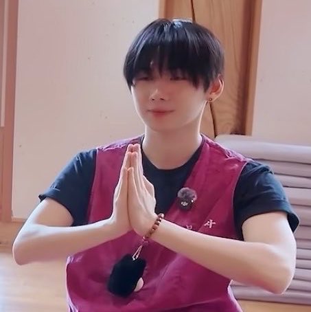hanjaystudio's tweet photo. manifesting circle:

                    🕯      🕯
           🕯                         🕯
                   hani wv live
       🕯  haneulz wv live   🕯
                      jl wv live 
           🕯                         🕯
                    🕯       🕯 https://t.co/NUW4Uv9dXz