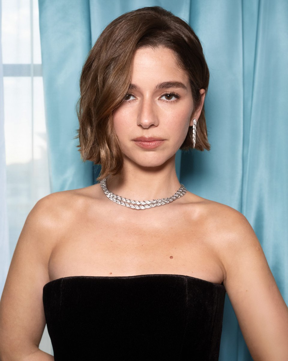 TiffanyAndCo's tweet photo. Distinctive style meets exceptional artistry. House ambassadors ROSÉ and Greta Lee join Jessica Alba and Mariana Di Girolamo at the 6th Annual Academy Museum Gala. Making a statement in Tiffany & Co. designs, they showcase the innovation and masterful craftsmanship that have defined the House for nearly two centuries.

#TiffanyAndCo