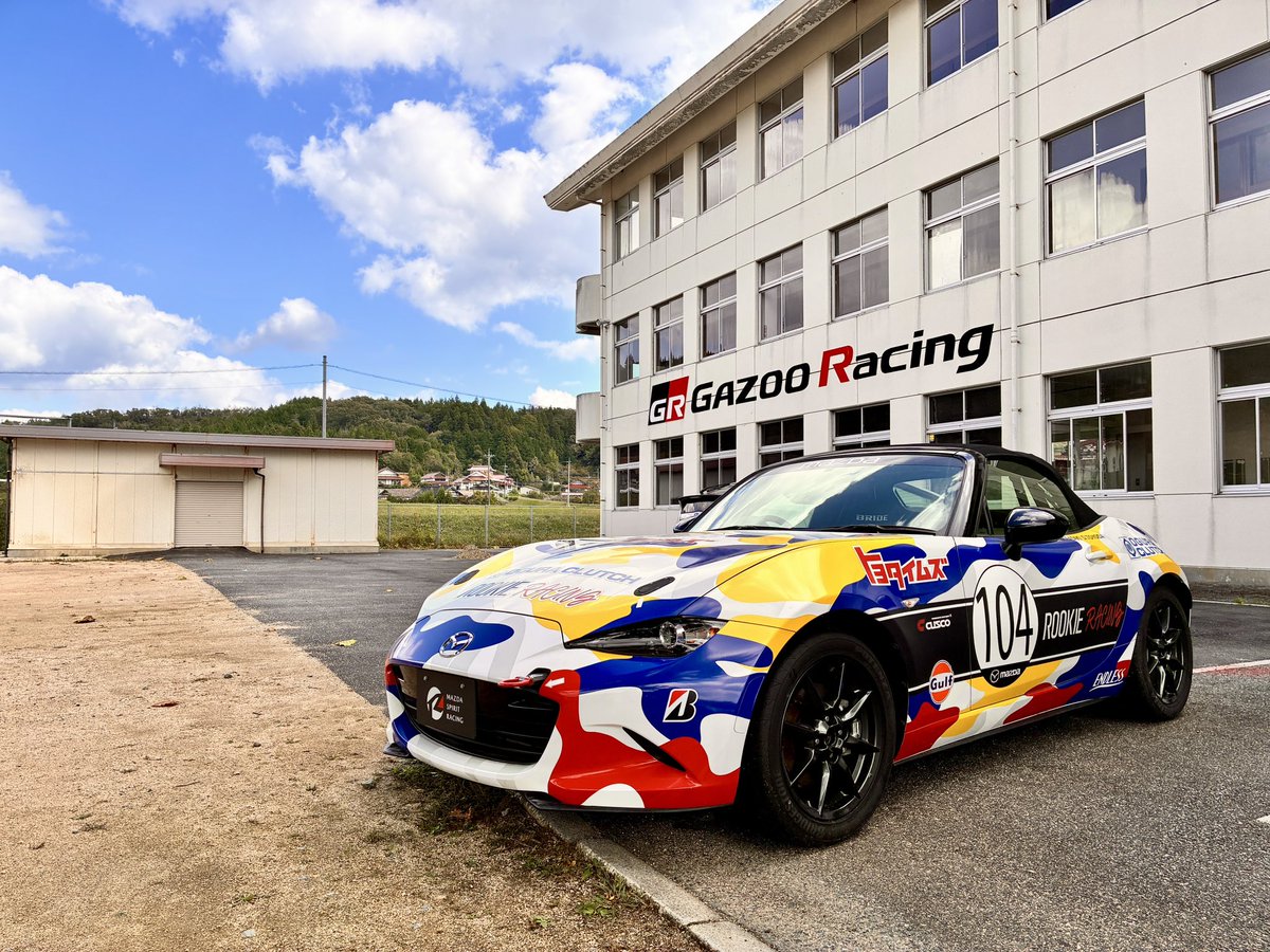 oremeshi63's tweet photo. 安芸高田市　スポーツカー博物館

8月に廃校を利用したスポーツカー博物館が出来ので、行ってみた。
当時のままの小学校に、初期のロードスター、マツダR360、トヨタS800他、トヨタのレースカーが展示されてる。初代ロードスターが発表される頃、マツダに出入りしてたから、懐かしくてたまらんのよ。 https://t.co/2BCLAV13zZ