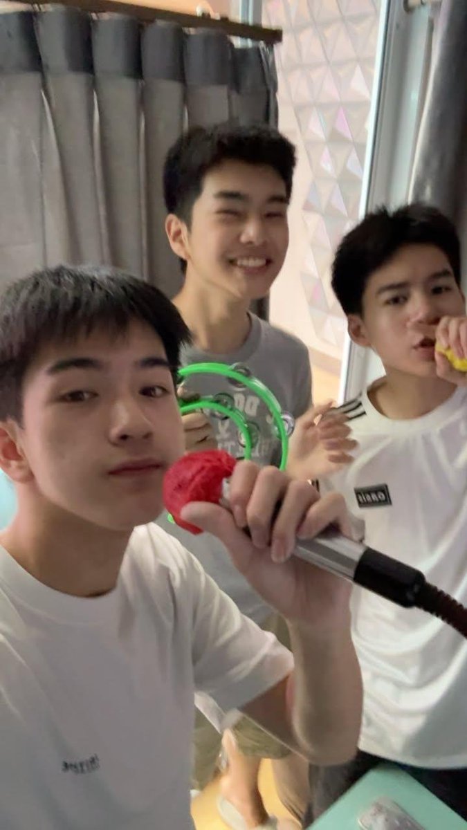 caihongbaby's tweet photo. Q8 KTV 3️⃣people🥳
🎤🎤🎤
#CCCSummerCrushQ8
#CCCSummerCrush
#idea_frags #BossuSPN #bboss_sasakrit https://t.co/aLBDyjoTM0