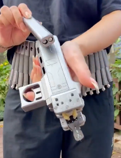 Anbukiddbuu's tweet photo. @ShiHao0606 We need to fuse these two technologies together to create the best non-firearm small game hunting apparatus. 
Goal:
1. Capable of taking Rabbit.
2. Ease of Loading.
3. Capacity.
4. Look cool , feel Cooler. https://t.co/Z1VyCo72cd