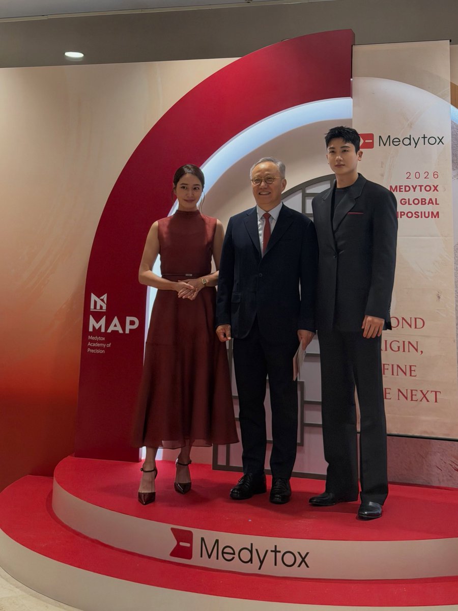 kisgnuyh's tweet photo. Hyungsik and Lee Minjung, Medytox brand ambassadors, at the <Medytox 2026 Global Symposium> in Seoul 🇰🇷

#PARKHYUNGSIK #박형식 #朴炯植
#パクヒョンシク #Medytox #메디톡스

📸 https://t.co/epRn8eNFAN https://t.co/ZuCRDftI55