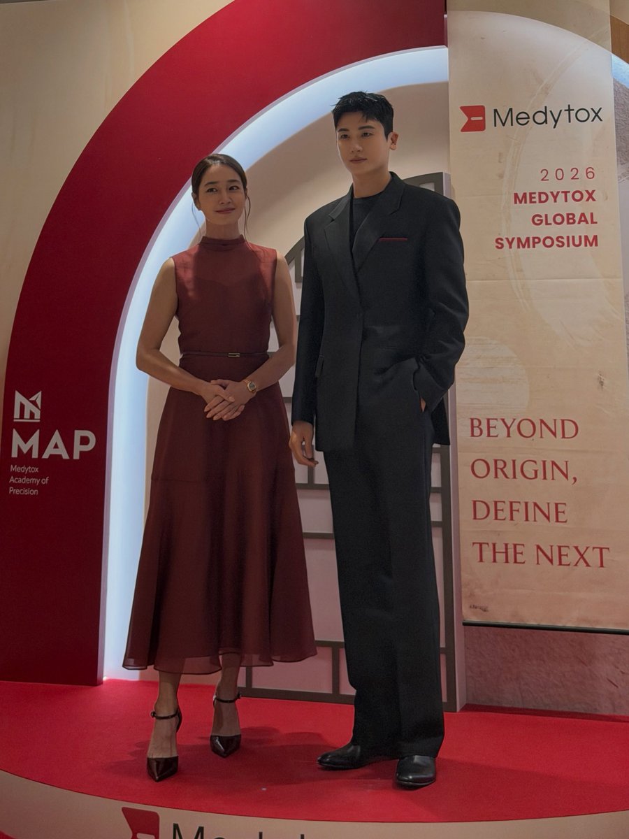 kisgnuyh's tweet photo. Hyungsik and Lee Minjung, Medytox brand ambassadors, at the <Medytox 2026 Global Symposium> in Seoul 🇰🇷

#PARKHYUNGSIK #박형식 #朴炯植
#パクヒョンシク #Medytox #메디톡스

📸 https://t.co/epRn8eNFAN https://t.co/ZuCRDftI55