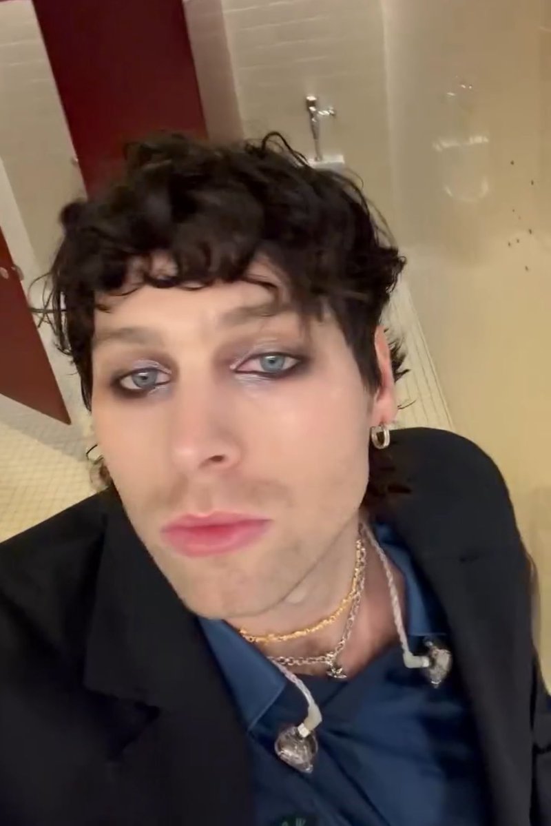 fullycliffolved's tweet photo. police officer: hello sir how high are you?
luke: how what?
police officer: high
luke: hello https://t.co/iRqgyWGGc9