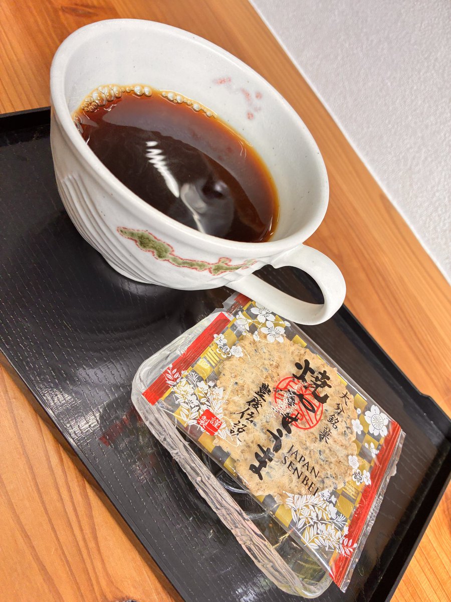 oremeshi63's tweet photo. 安芸高田市　pit-in

スポーツカー博物館内に併設されたカフェ、ここの施設の唯一の収入源か？　ここはひとまず日替わりランチ、ほぉ、カツの卵とじかと思ったら、アジフライの卵とじでした。
副菜類もなんだか親戚のおばさんが作ってくれた様な懐かしさ。他のぶた丼、ナポリタンも食べてみたいなぁ。 https://t.co/IJU5hUCrOB