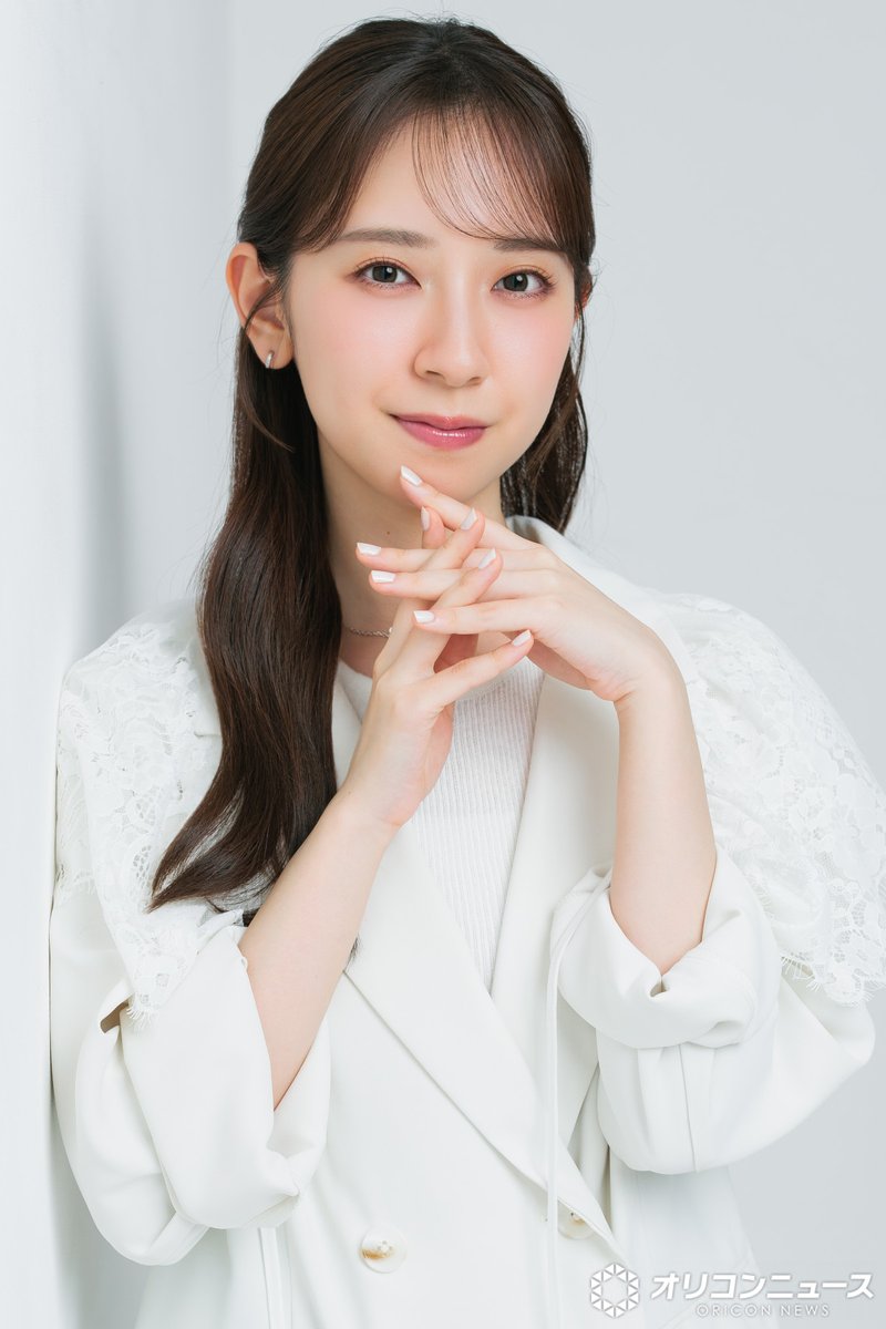 oricon's tweet photo. 金村美玖、後輩センターたちに希望の眼差し
「今、日向坂46はすごく良い流れが来ている」
⠀
写真集を一番最初に見せたいのは❓️
片山紗希と鶴崎仁香はすでに予約済
https://t.co/kmkH1va9EY
⠀
💕中止の『ひなたフェス』へ思い
「宮崎県に帰って恩返しがしたい」
@miku_2ndbook https://t.co/jmDdxBh1Tj