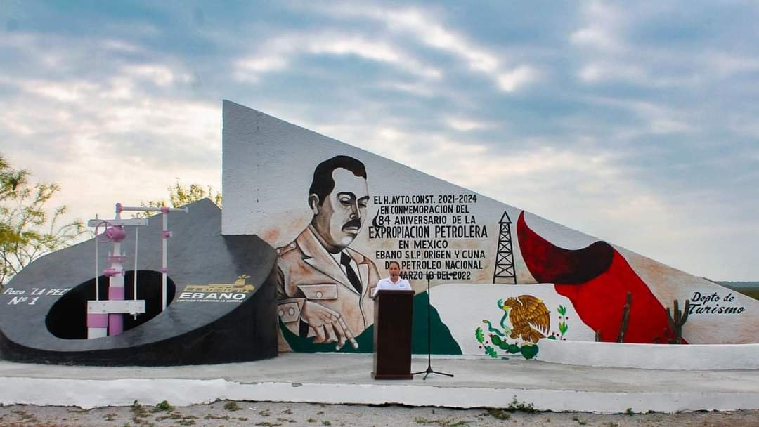 IdolinaZavala's tweet photo. @abrahamendieta Recuerdo a mi papá como trabajador de PEMEX cuando lo mandaron a la HALLIBURTON, muy orgulloso él de ntro. Pueblo ÉBANO, SLP, Cuna del Petróleo en 🇲🇽. Mi tío fue Srio. Gral. del STPRM Sección 3. Por eso le sé al tema AM. Me encanta. 
Fué ntro. pan en la mesa. https://t.co/GHvitXFEJZ