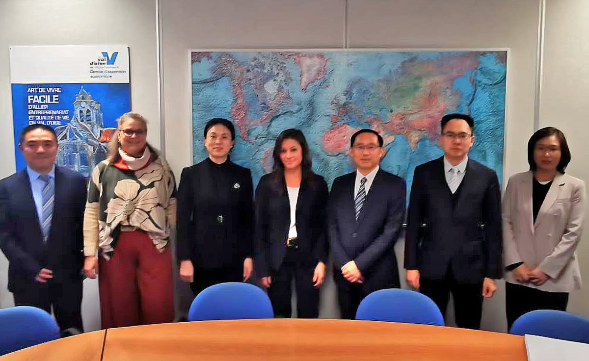 jfbenon's tweet photo. #valdoise / #Chine / #Chongqing / #ChooseIDF / #Ceevo95 : Accueil par le CEEVO de la délégation économique officielle de la Municipalité de Chongqing (Chine) pour évoquer de nouvelles opportunités d'affaires entre les deux territoires - https://t.co/jaxVNJRnf4 https://t.co/yo4uOnfUKq