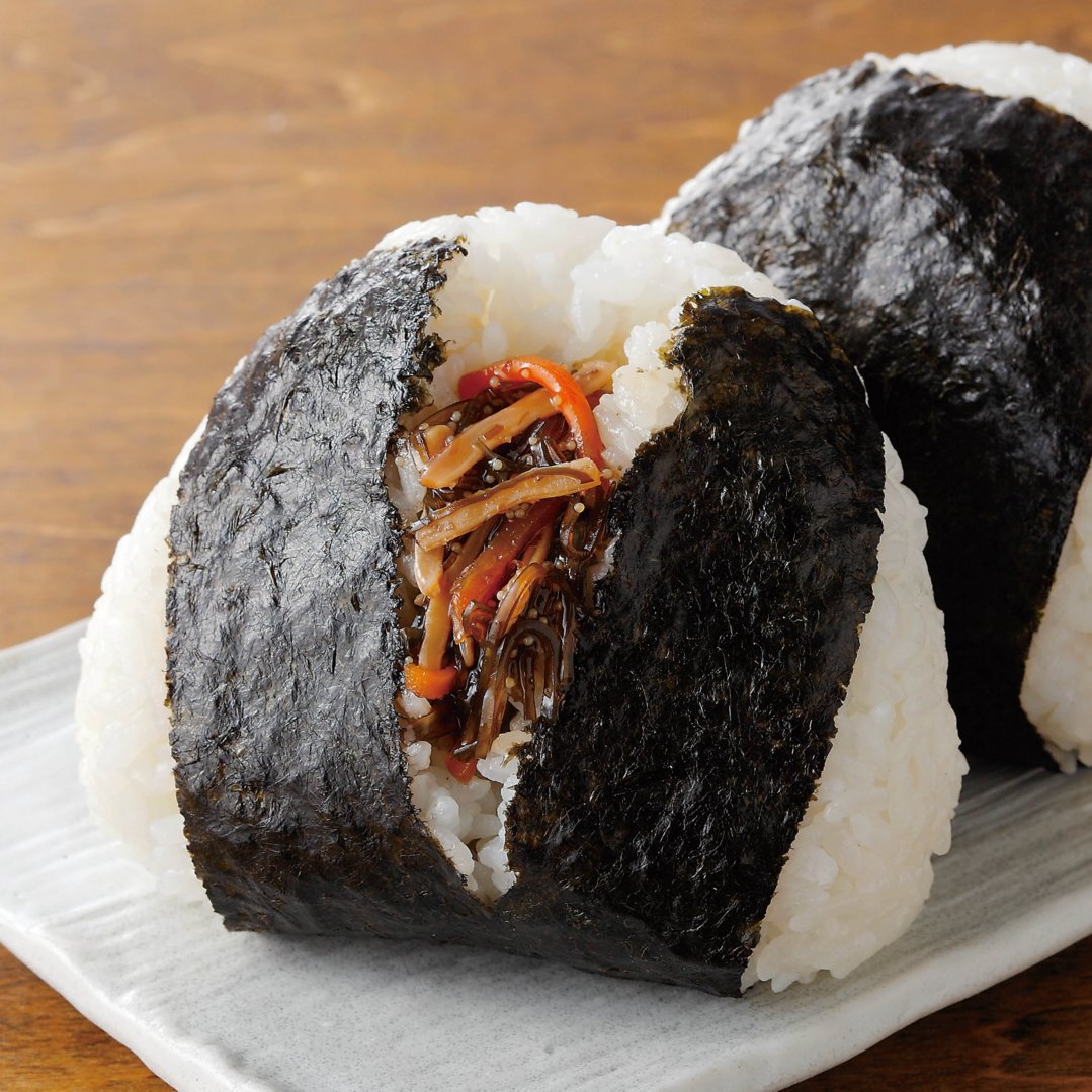 Seicomart_TW's tweet photo. <10/19週発売の商品>

【HOT CHEF 大きなおにぎり松前漬け】
松前漬けは、数の子・するめ・昆布を醤油味の甘辛いたれで味付けした北海道の郷土料理。北海道ならではのおいしさです。

<北海道>
本体価格 1個258円（8%税込278.64円）
<関東>
本体価格 1個320円（8%税込345.60円）

※万が一品切れの際はご容赦ください。
※ホットシェフは取り扱いのない店舗、一部価格の異なる店舗・時間帯により販売していない場合があります。

今週の#セイコーマートおすすめ商品
https://t.co/Qw2TxvjDvj