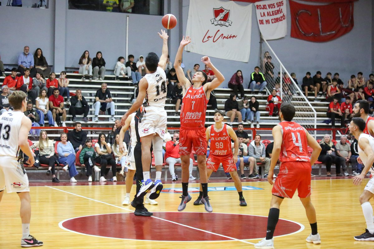 LigaARGbasquet's tweet photo. 🏁 ¡Final! @launiondecolon 79-64 @PergaminoB.
MVP: Lucio Longoni, 12 puntos y 24 de valoración.
Clave: tercer cuarto de 21-12.

#LigaArgentina #LAB #BásquetArgentino https://t.co/53j1Yoitiv