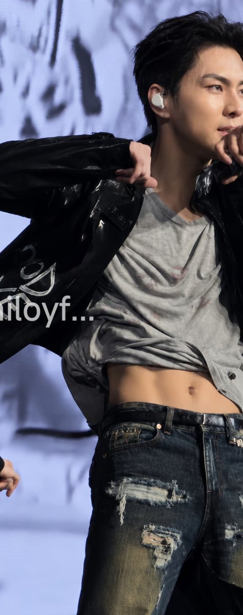 jungwon_mine's tweet photo. his abs are fully on display in that concert tee three days in a row. https://t.co/qxmQhPItZC