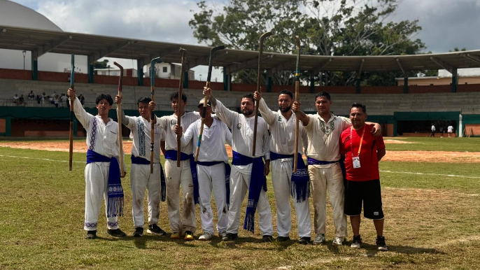 GEBDeportes's tweet photo. 🏅 #Autoctonos #Tradiciones #CONADE #DatoGEB  

En la undécima edición del Encuentro Nacional Deportivo Indígena 2026, en Palenque, Chiapas, el estado de Michoacán, se coronó comocampeón absoluto con 9 medallas, 3 oros, 5 platas y 1 bronce, luego de tres días de actividades en cinco deportes.

PELOTA PURÉPECHA

FEMENIL
1. Chiapas
2. Michoacán
3. CDMX

VARONIL
1. Michoacán
2. Chiapas
3. CDMX

FUTBOL 7

FEMENIL
1. Puebla
2. Chiapas
3. Sinaloa

VARONIL
1. Estado de México
2. Chiapas
3. Puebla

VOLEIBOL

FEMENIL
1. Veracruz
2. Estado de México
3. Sinaloa

VARONIL
1. Puebla
2. Veracruz
3. Yucatán

BASQUETBOL

FEMENIL
1. Chiapas
2. Michoacán
3. Morelos

VARONIL
1. Estado de Mex
2. Yucatán
3. Morelos