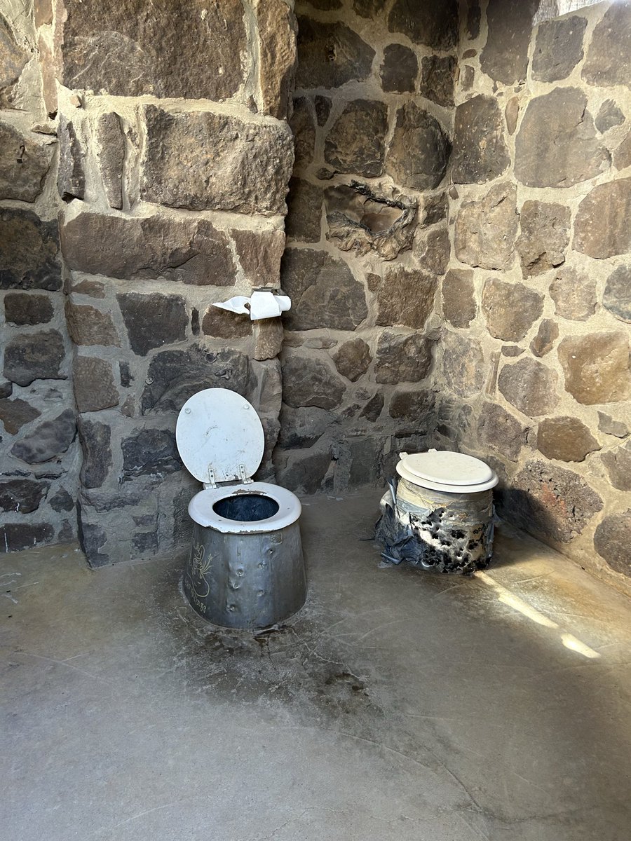 donibamboni's tweet photo. If you shit hard enough it comes out the other toilet https://t.co/aaxp1NPedD