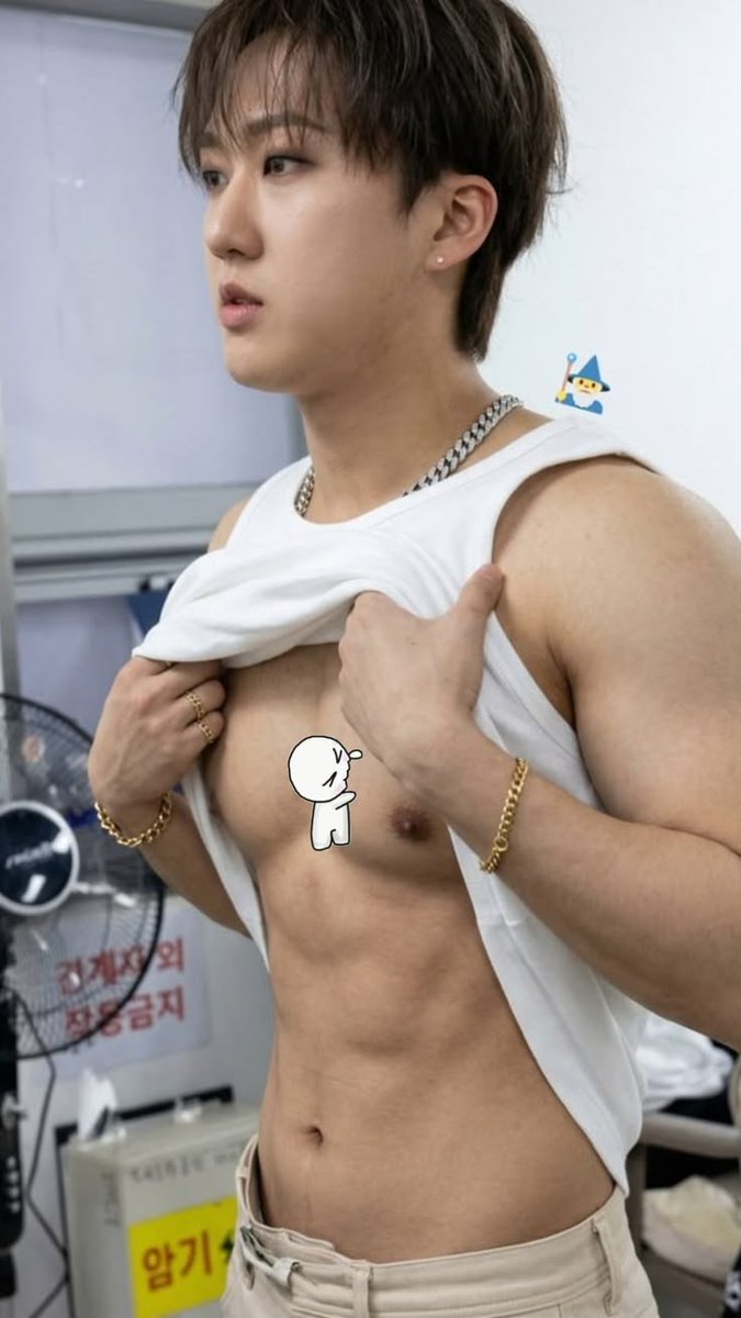 luvbang3ys's tweet photo. desabafo do dia: que musculosinho gostoso 🫦 https://t.co/xMCUwjF7dD