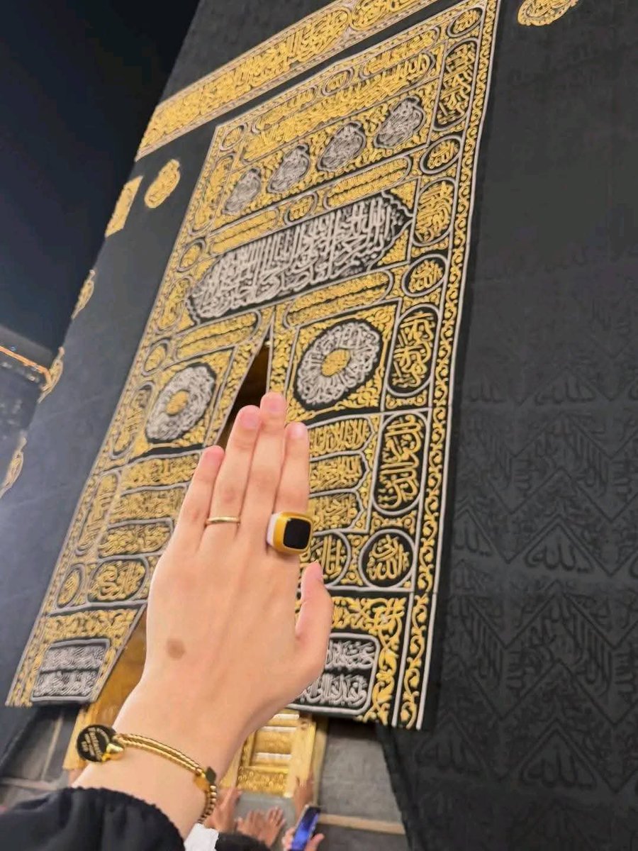 A_officialk1's tweet photo. سُبحانَ اللهِ، والحَمدُ للَّهِ، ولا إلَهَ إلَّا اللهُ، واللهُ أكبَرُ https://t.co/1KcdUNU2AB