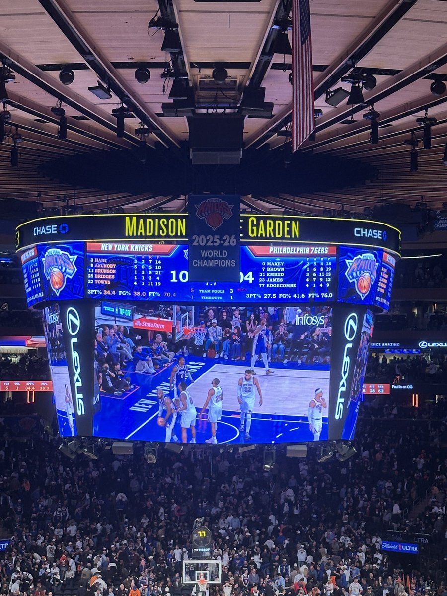 ckuster15's tweet photo. Sorry I couldn’t see the final score behind my championship banner https://t.co/qLCjUiiO3O