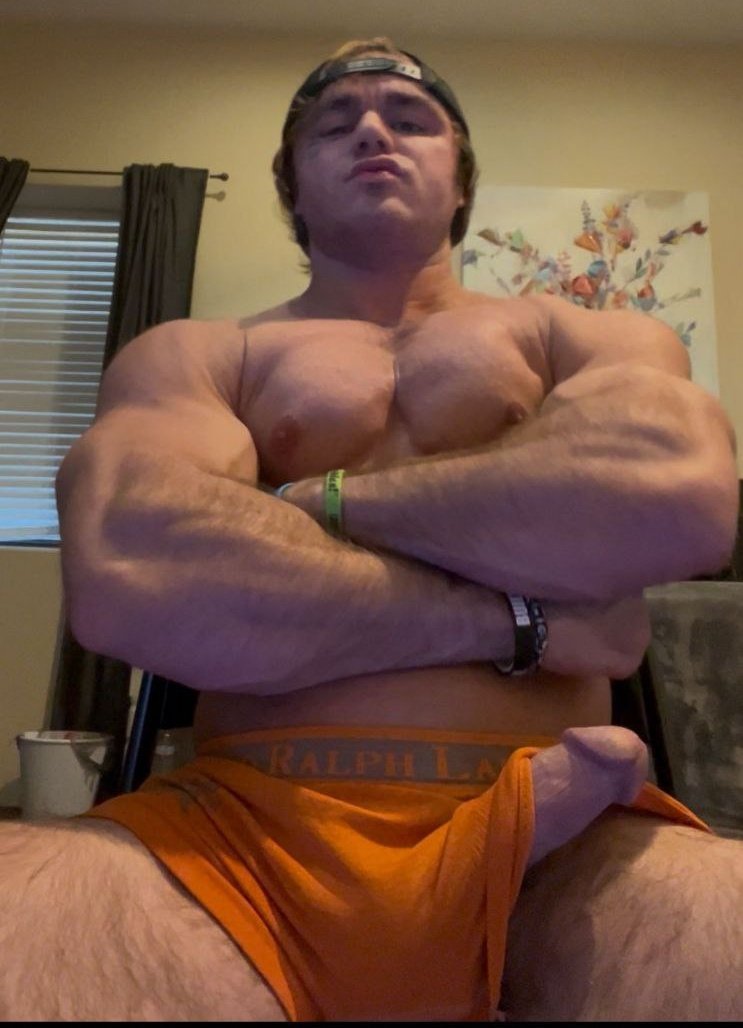 JamieTyler4zwo's tweet photo. back and horny af https://t.co/QyHgKhoxc1