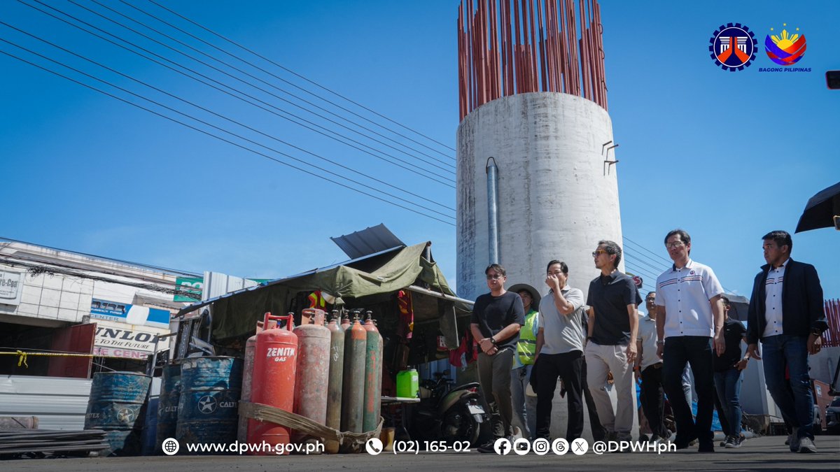 DPWHph's tweet photo. 𝐓𝐈𝐍𝐆𝐍𝐀𝐍: Pinamamadali na ni Pangulong Ferdinand Marcos Jr. ang konstruksyon ng 1.22-kilometrong Sto. Cristo Flyover sa Angeles City, Pampanga, na napagalamang tingi-tinging pinondohan, dahilan para tatlong taong makaranas ng...

Full Story: https://t.co/UGD9dK49Cr https://t.co/xD6HE9EqkX