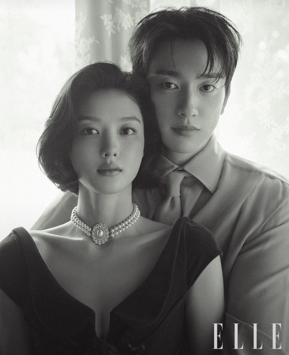 Grlwhowrites's tweet photo. Joseon period,
1930s,
Modern times.

One thing Yoojung and Elle are going to do is deliver the best pictorial with on theme concept again and again.

#KimYooJung #김유정 https://t.co/LEVaiFc52W
