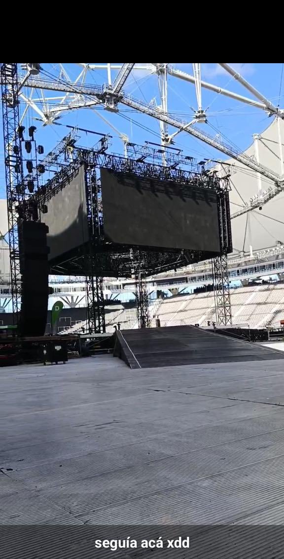 ForBTSARMYBr's tweet photo. A pista é basicamente um Soundcheck, o ARMY da Argentina vai vê-los bem de pertinho 🥹 https://t.co/aiN6IZjyDr