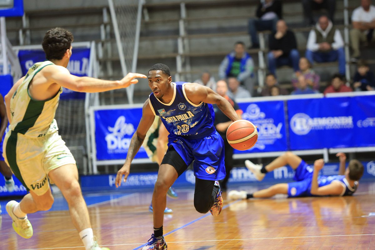 LigaARGbasquet's tweet photo. ✅ Barrio Parque venció 89-83 a Santa Paula (G).
⭐ MVP: Augusto Roveres, 21 puntos y 34 de valoración.
El último cuarto fue 17-14 para la visita.

#LigaArgentina #LAB #BásquetArgentino https://t.co/pCdVa6YblI