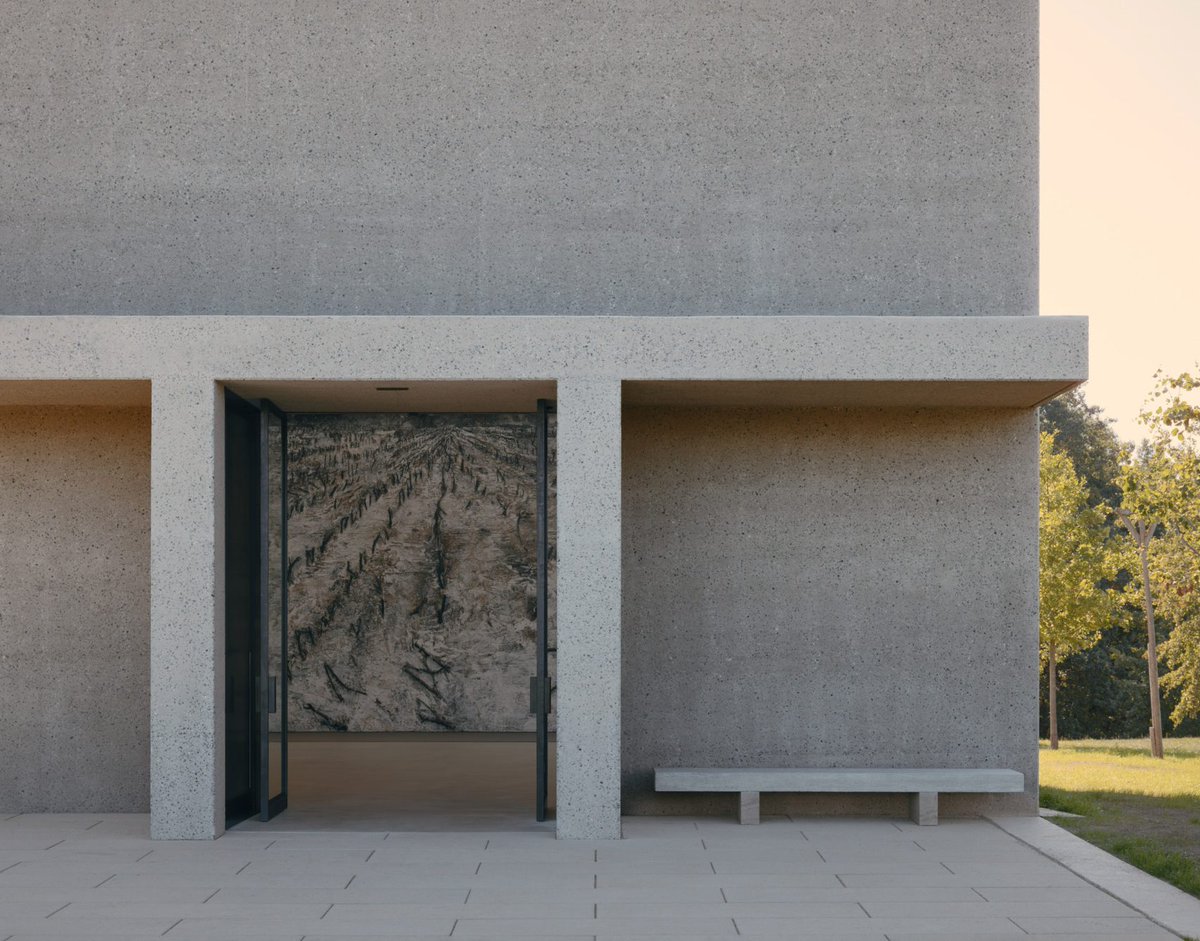 dezeen's tweet photo. David Chipperfield Architects builds concrete gallery around singular artwork in Germany: https://t.co/A5G0gGPvbA https://t.co/VuC6GXHdc7