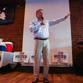 covie_93's tweet photo. This is Jon Husted. The man whose body is driving trump crazy: https://t.co/kHtnSqJRVw