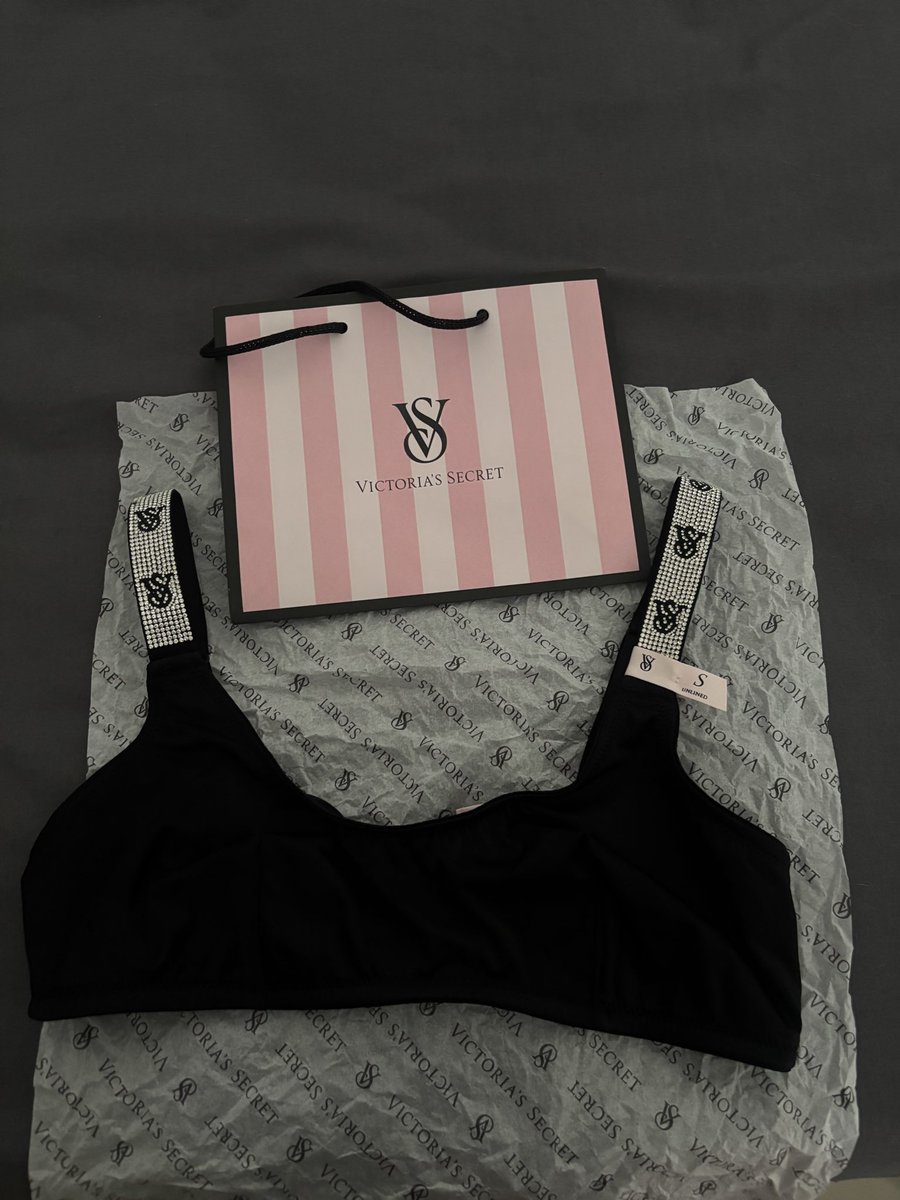 Byvwsv's tweet photo. 🎀 ปล่อยต่อ Victoria’s Secret 🖤
ไซซ์ S ของใหม่ ไม่เคยใส่ มีถุงแบรนด์ครบ ✨
💸 650.- ต่อรองได้
สนใจทักแชทเลยค่า 💌
#ปล่อยต่อเสื้อผ้า #เสื้อผ้ามือสองสภาพดี https://t.co/jrwowAD7UZ