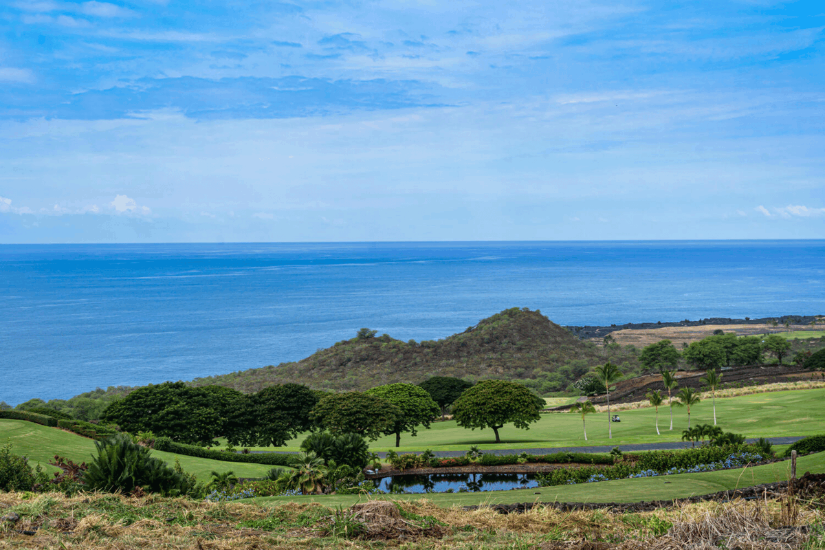 HawaiiLife's tweet photo. Just listed by Kenneth Springer, R(S) and Mika Ono, R(S) is 81-6581 Hiaaiono Pl, in Kealakekua, Big Island, for $1,050,000.

https://t.co/1aIrXW8no3

Hokuli'a Phase I, Lot 115 sits above the landscaped 11th hole.

Tap the link for more details.

#HawaiiLife #BigIsland https://t.co/YfSvBrrz8M
