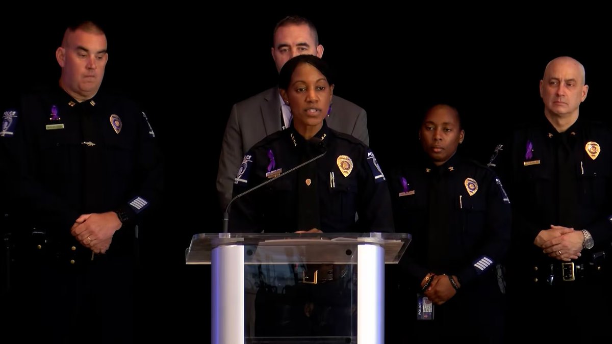 DailyLoud's tweet photo. UPDATE: 3 Charlotte cops resign after an internal investigation revealed a competition to see who can arrest the most Black people https://t.co/isbkk8Hq0u