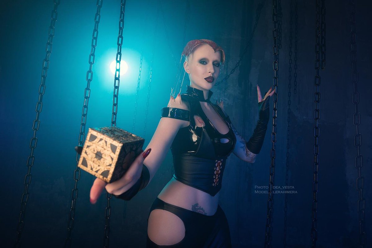 YourHimera's tweet photo. I guess I gotta avoid zombies while wearing this makeup
(don't tell me this joke is weird pls) 

#hellraiser #makeup #cosplay https://t.co/GDqfeuugXZ