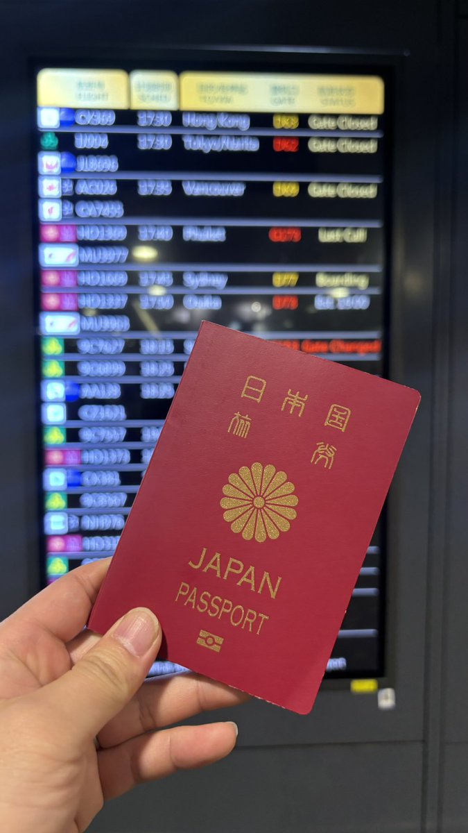 Kuritabi3's tweet photo. 飛行機に乗るなら、これ持っていって✈️

・アイマスク
・耳栓
・羽織れる上着
・マスク
・ウェットティッシュ
・リップクリーム
・モバイルバッテリー

特に長時間フライトは、ちょっとした準備で快適さが変わる。

みんなが機内に必ず持ち込むものは？ https://t.co/Ytvb67Fek0