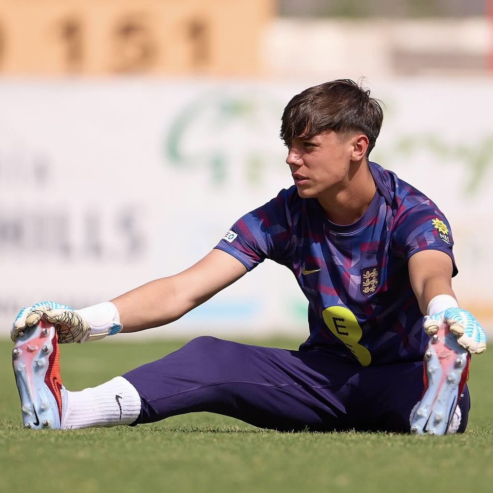 SoccerTwinks's tweet photo. What a cutie keeper ☺️🧤

Freddy Bernal 🏴󠁧󠁢󠁥󠁮󠁧󠁿
Chelsea U21
2008.10.21 https://t.co/sEHI2oUXOZ