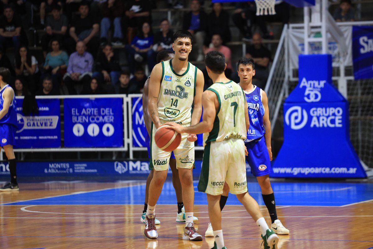 LigaARGbasquet's tweet photo. 🔄 Lo dio vuelta tras el descanso: @BasquetParque venció 89-83 a @SantaPaulaGalve con un 23-18 en el tercer cuarto. Augusto Roveres, figura: 21 puntos y 8 rebotes.

#LigaArgentina #LAB #BásquetArgentino https://t.co/d22C55ciHb