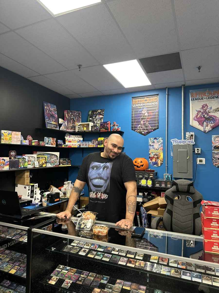 ZaKai_AP's tweet photo. The family keeps growing! 🔥 14 new players with 18 total showing out tonight! Everyone stuck around late to build decks and run their first official local! Gotta love seeing this community come together! ⛩️🙌 #azukiTCG “Trifecta Gaming” https://t.co/HKMIppfX6e